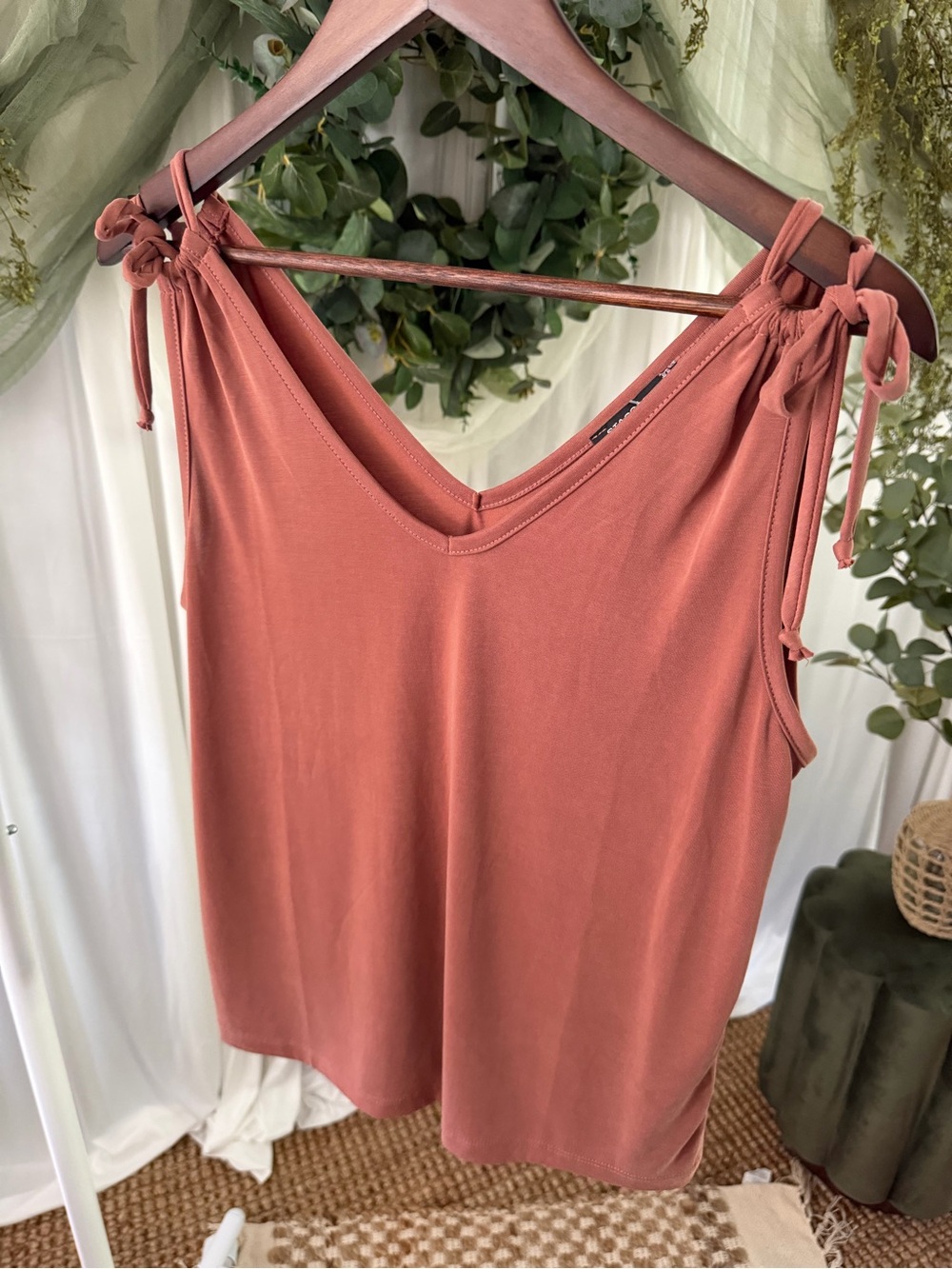 Staccato - Kiara Cupro Detail Knit V-Neck Tank